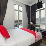 Oyo 127 The Reeds Hotel