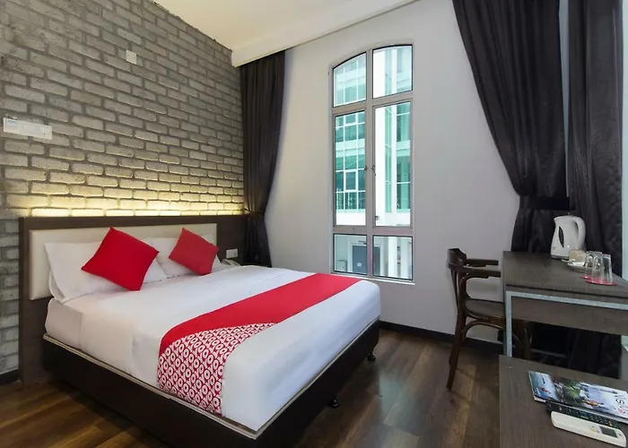 Oyo 127 The Reeds Hotel