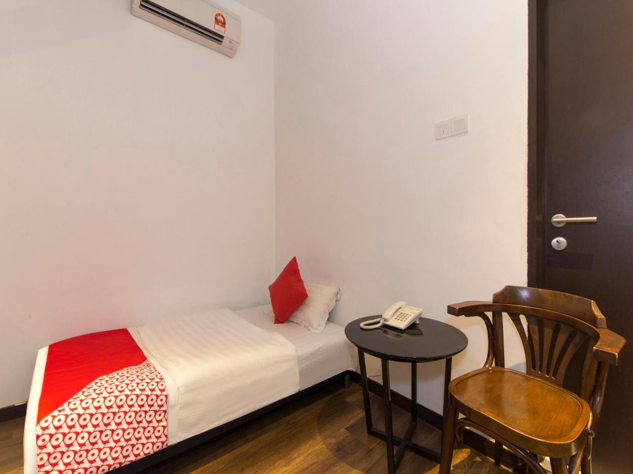 Hotel Oyo 127 The Reeds 2*