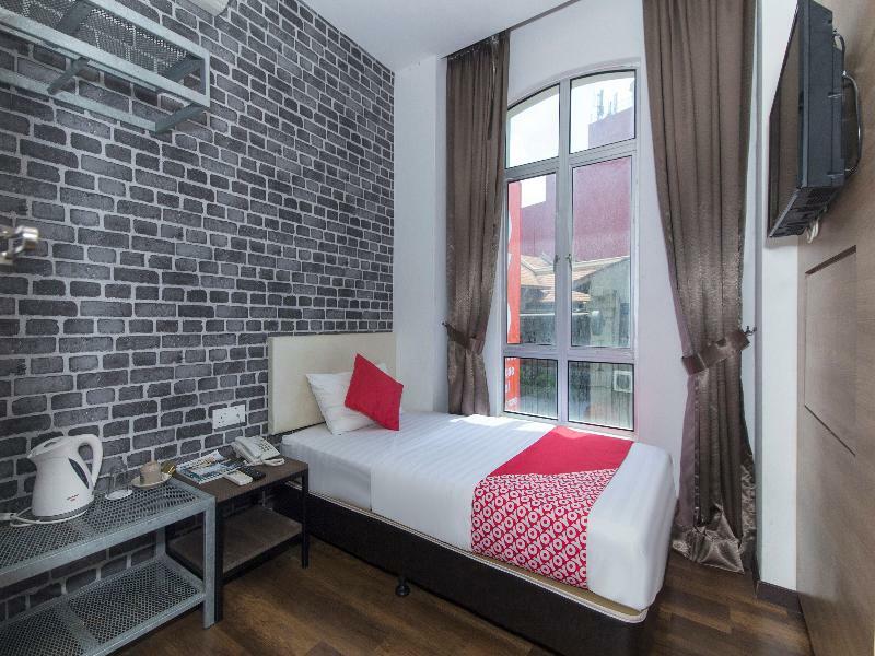 Oyo 127 The Reeds Hotel